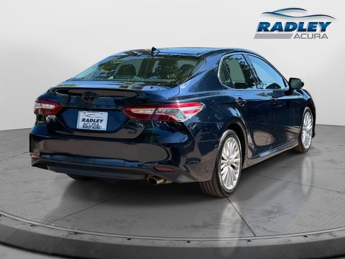 Used 2020 Toyota Camry XLE FWD image 6
