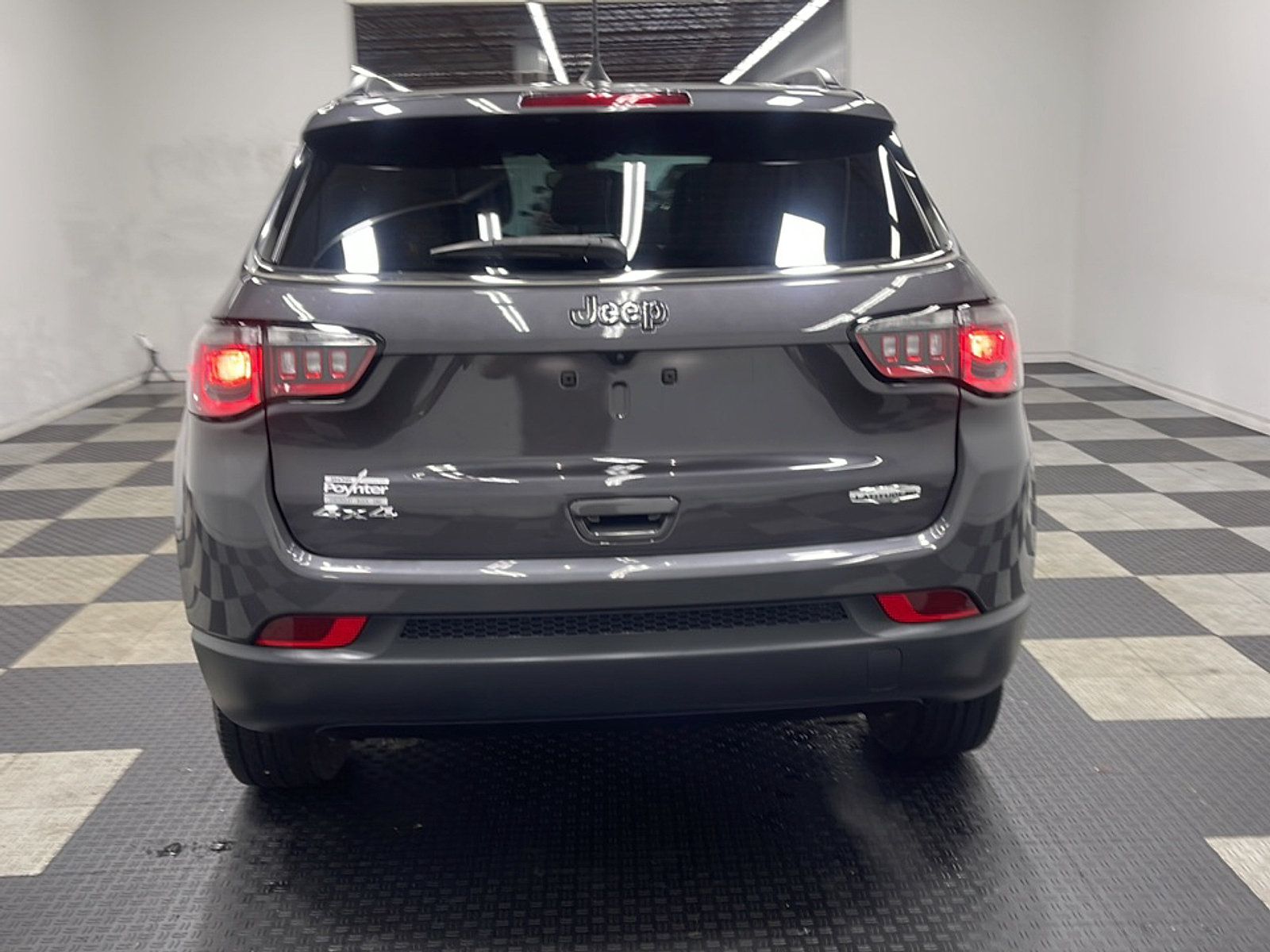 Used 2024 Jeep Compass Latitude AWD/4WD image 16