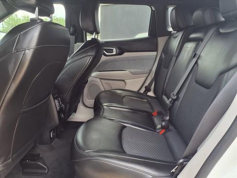 Used 2023 Jeep Compass Latitude image 12