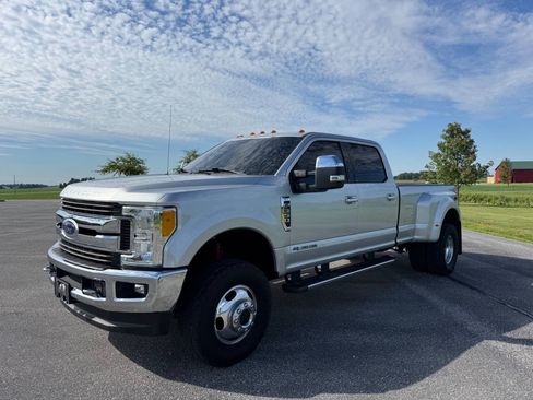 Used 2017 Ford F350 XLT w/ XLT Premium Package AWD/4WD image 1