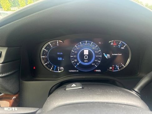 Used 2018 Cadillac Escalade Premium Luxury RWD image 5