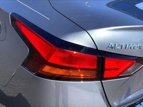 Used 2020 Nissan Altima 2.5 SR FWD image 29