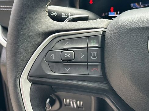 Used 2025 Jeep Grand Cherokee Altitude AWD/4WD image 29