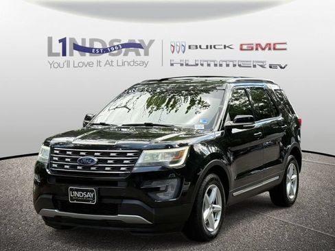 Used 2017 Ford Explorer XLT AWD/4WD image 4