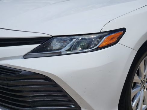 Used 2018 Toyota Camry LE FWD image 9