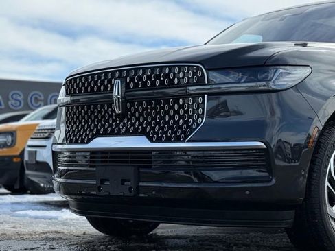 Used 2025 Lincoln Navigator Reserve image 43