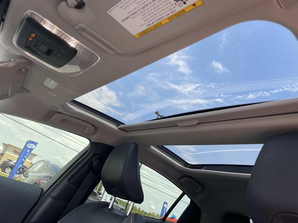 Used 2024 Toyota Prius XLE FWD image 28