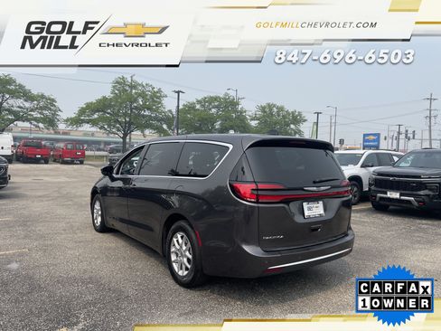Used 2023 Chrysler Pacifica Touring-L FWD image 9