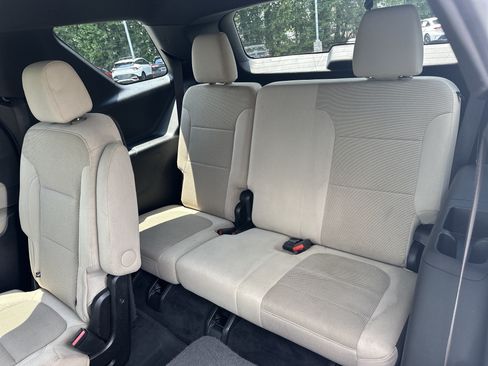 Used 2023 Chevrolet Traverse LT FWD image 33