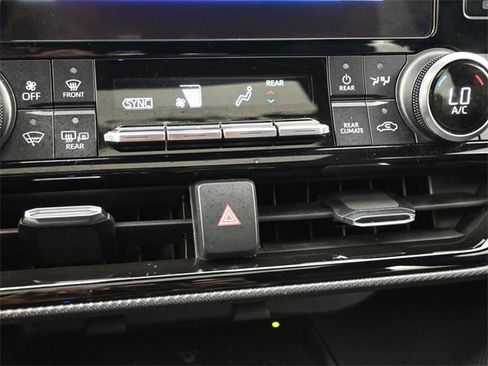 Used 2023 Toyota Highlander XSE image 17