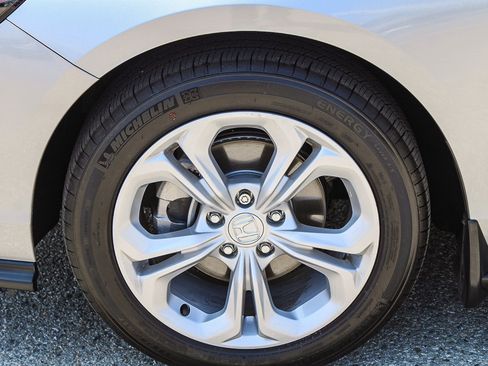 Certified 2025 Honda Accord LX image 13