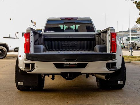 Used 2023 Chevrolet Silverado 3500 High Country w/ Technology Package AWD/4WD image 8
