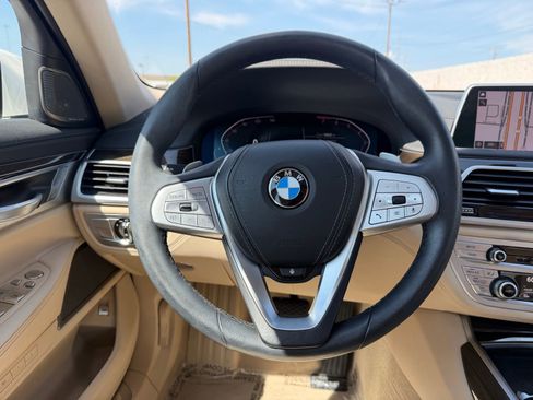 Used 2021 BMW 740i RWD image 11