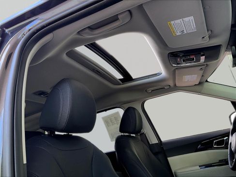 Used 2024 Kia Carnival SX Prestige FWD image 28