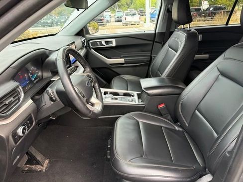 Used 2023 Ford Explorer XLT w/ Equipment Group 202A AWD/4WD image 14