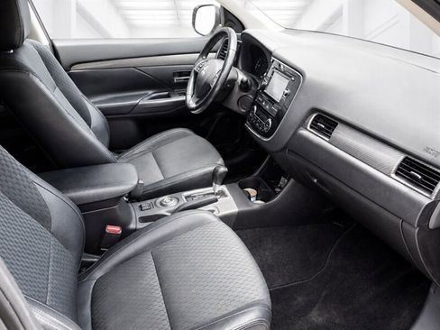 Used 2015 Mitsubishi Outlander SE AWD/4WD image 8