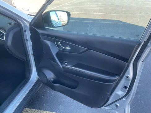 Used 2014 Nissan Rogue SL w/ SL Premium Package image 45