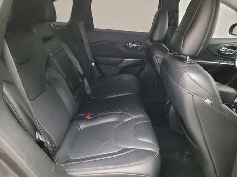 Used 2019 Jeep Cherokee Limited image 19