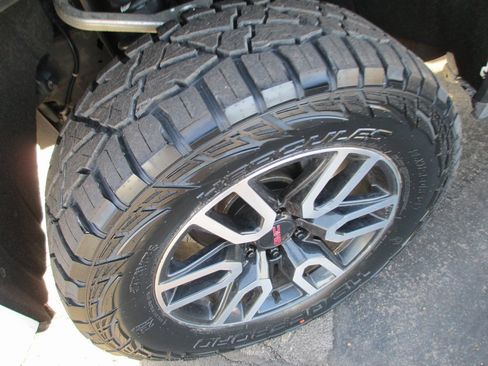 Used 2021 GMC Sierra 1500 AT4 w/ AT4 Premium Package image 12