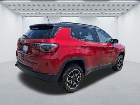 Used 2025 Jeep Compass Trailhawk AWD/4WD image 4