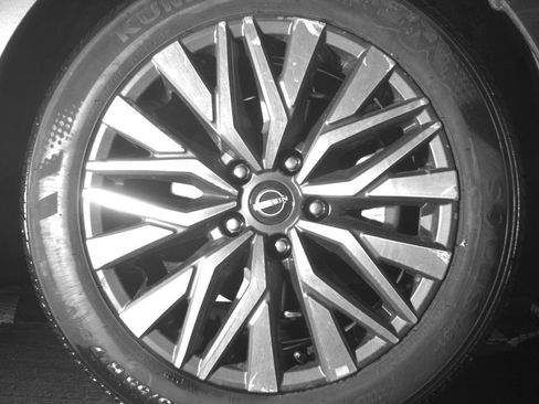 Used 2025 Nissan Altima 2.5 SV FWD image 13