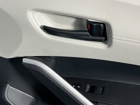 Used 2025 Toyota Corolla Cross L image 31