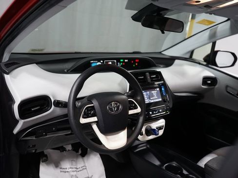 Used 2018 Toyota Prius One image 11