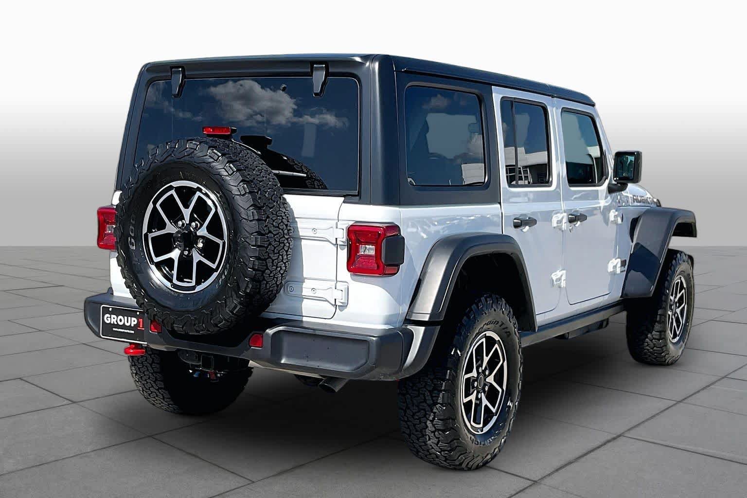 Used 2026 Jeep Wrangler Unlimited Rubicon AWD/4WD image 12