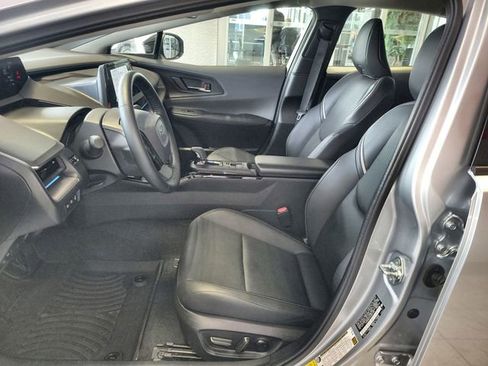 Used 2025 Toyota Prius XLE image 12