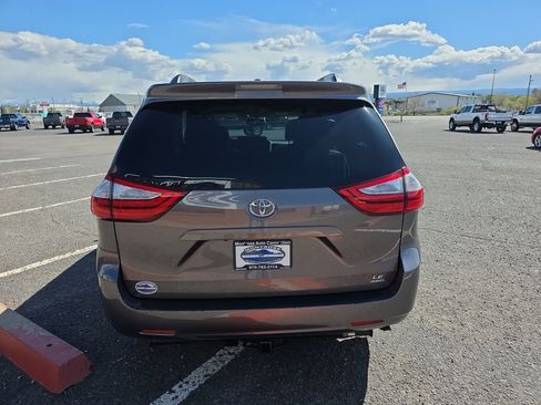 Used 2015 Toyota Sienna LE AWD/4WD image 6