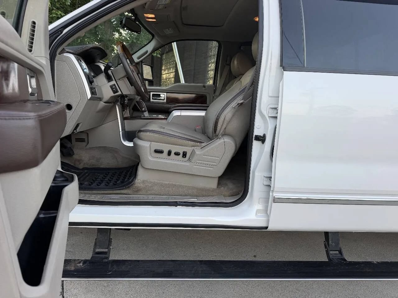 Used 2010 Ford F150 Platinum AWD/4WD image 12
