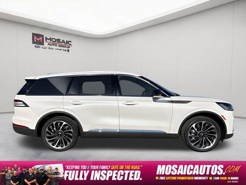 Used 2025 Lincoln Aviator Reserve AWD/4WD image 2
