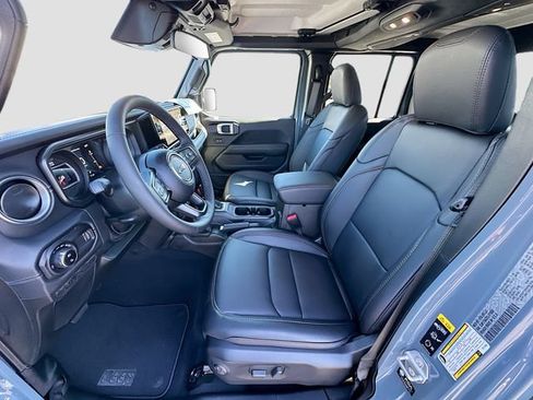 New 2026 Jeep Gladiator Sport AWD/4WD image 15