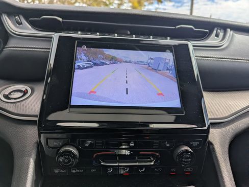 Used 2024 Jeep Grand Cherokee Laredo X w/ Luxury Tech Group I image 31