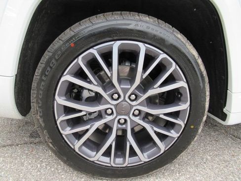 Used 2023 Jeep Grand Cherokee L Summit AWD/4WD image 8