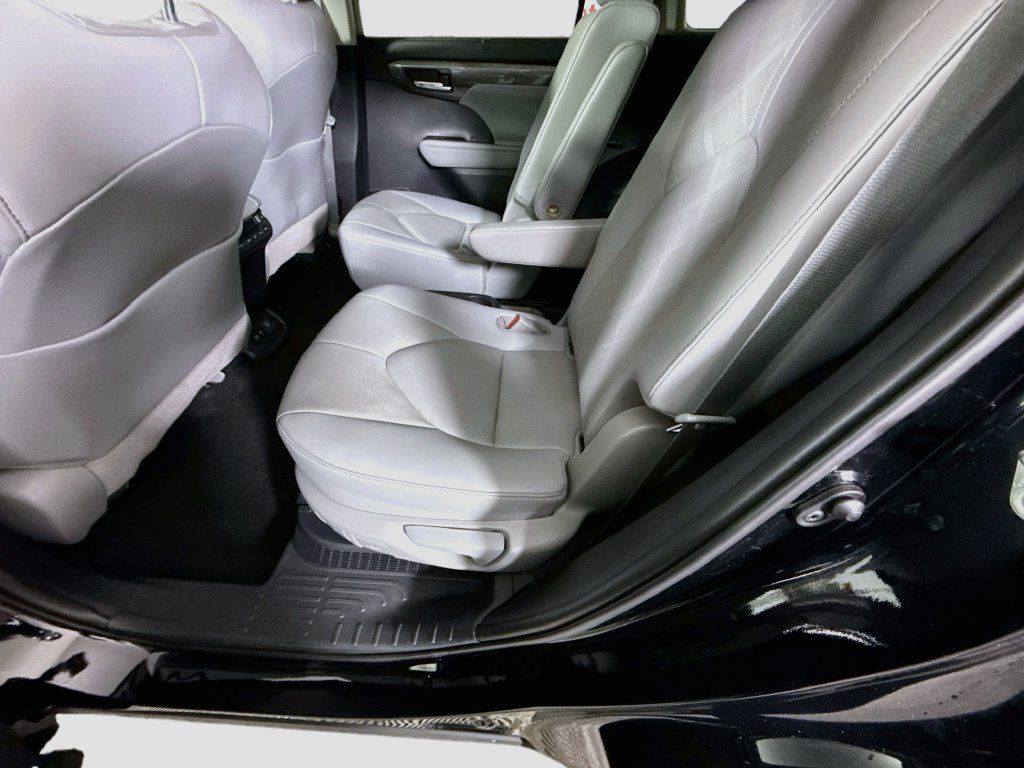 Certified 2020 Toyota Highlander Platinum AWD/4WD image 29