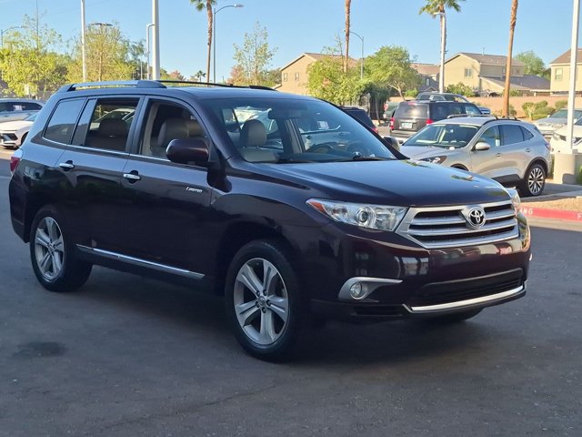 Used 2012 Toyota Highlander Limited w/ Tow Pkg FWD image 3