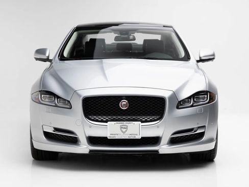 Used 2016 Jaguar XJ R-Sport RWD image 5