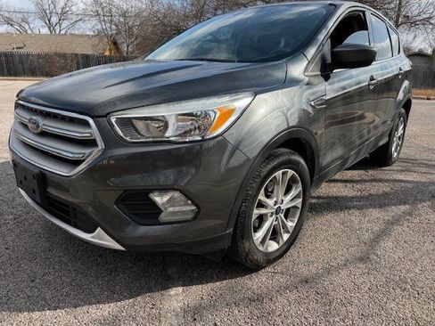 Used 2019 Ford Escape SE FWD image 2
