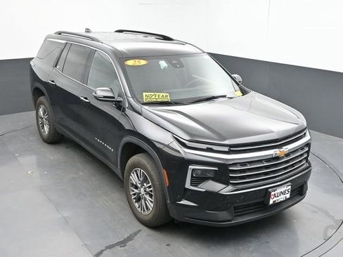 Used 2025 Chevrolet Traverse LT FWD image 15