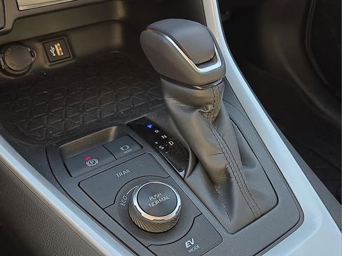 Used 2024 Toyota RAV4 XLE Premium image 29