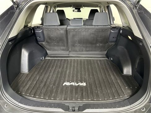 Used 2021 Toyota RAV4 LE image 27