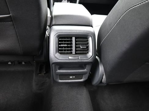 Used 2022 Volkswagen Taos SEL w/ Panoramic Sunroof Package image 37