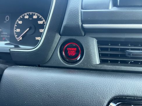 Certified 2025 Honda Pilot Touring image 20