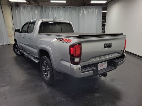 Used 2018 Toyota Tacoma TRD Sport image 6