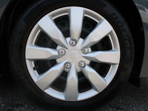 Used 2017 Toyota Corolla LE FWD image 21