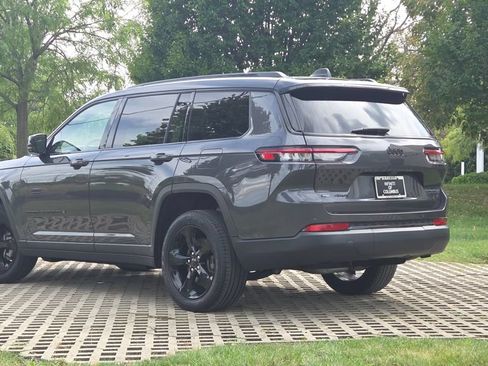 Used 2023 Jeep Grand Cherokee L Limited w/ Black Appearance Package AWD/4WD image 8