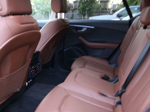 Used 2019 Audi Q8 Premium Plus w/ Premium Plus AWD/4WD image 17