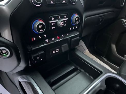 Used 2022 Chevrolet Silverado 3500 LTZ w/ LTZ Convenience Package image 16