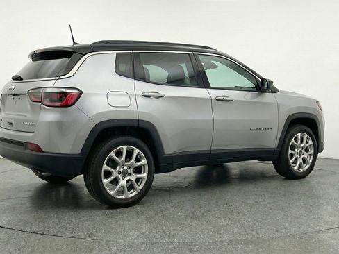 Used 2025 Jeep Compass Limited image 9